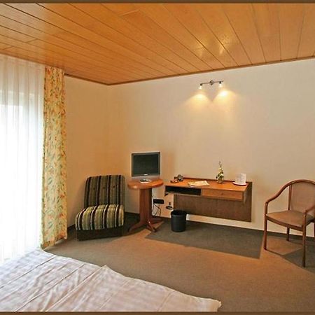 Hotel Zur Krone Ronneburg  Экстерьер фото