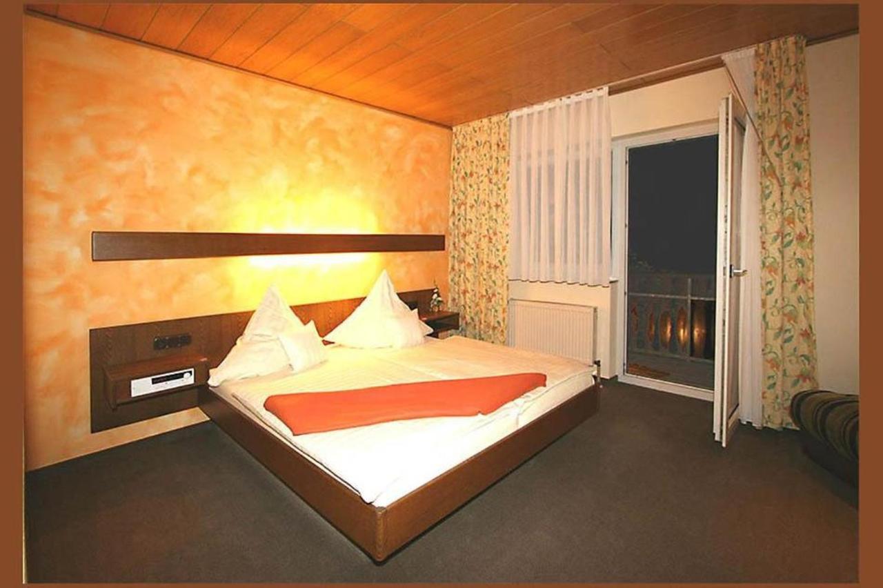 Hotel Zur Krone Ronneburg  Экстерьер фото
