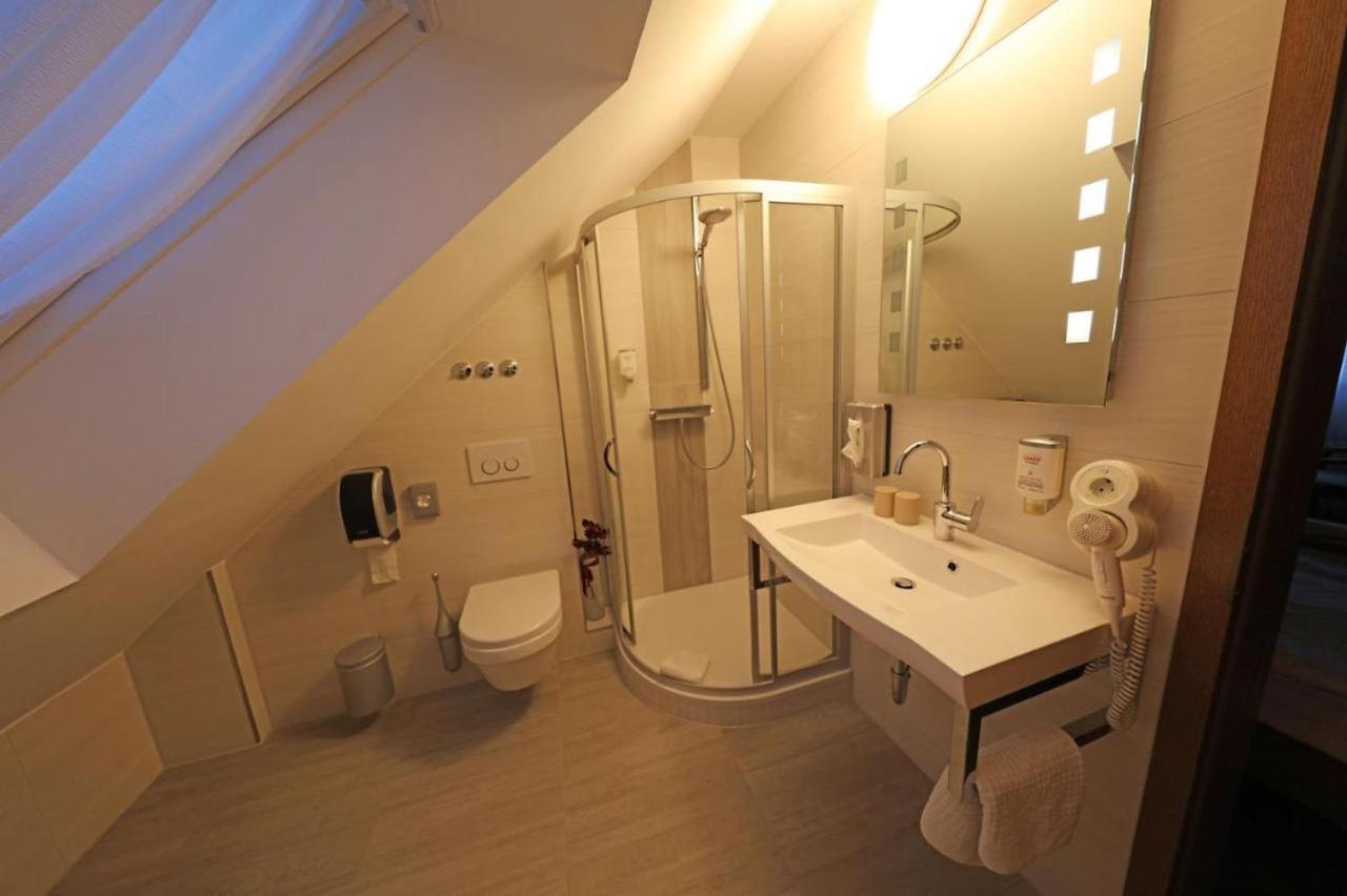 Hotel Zur Krone Ronneburg  Экстерьер фото