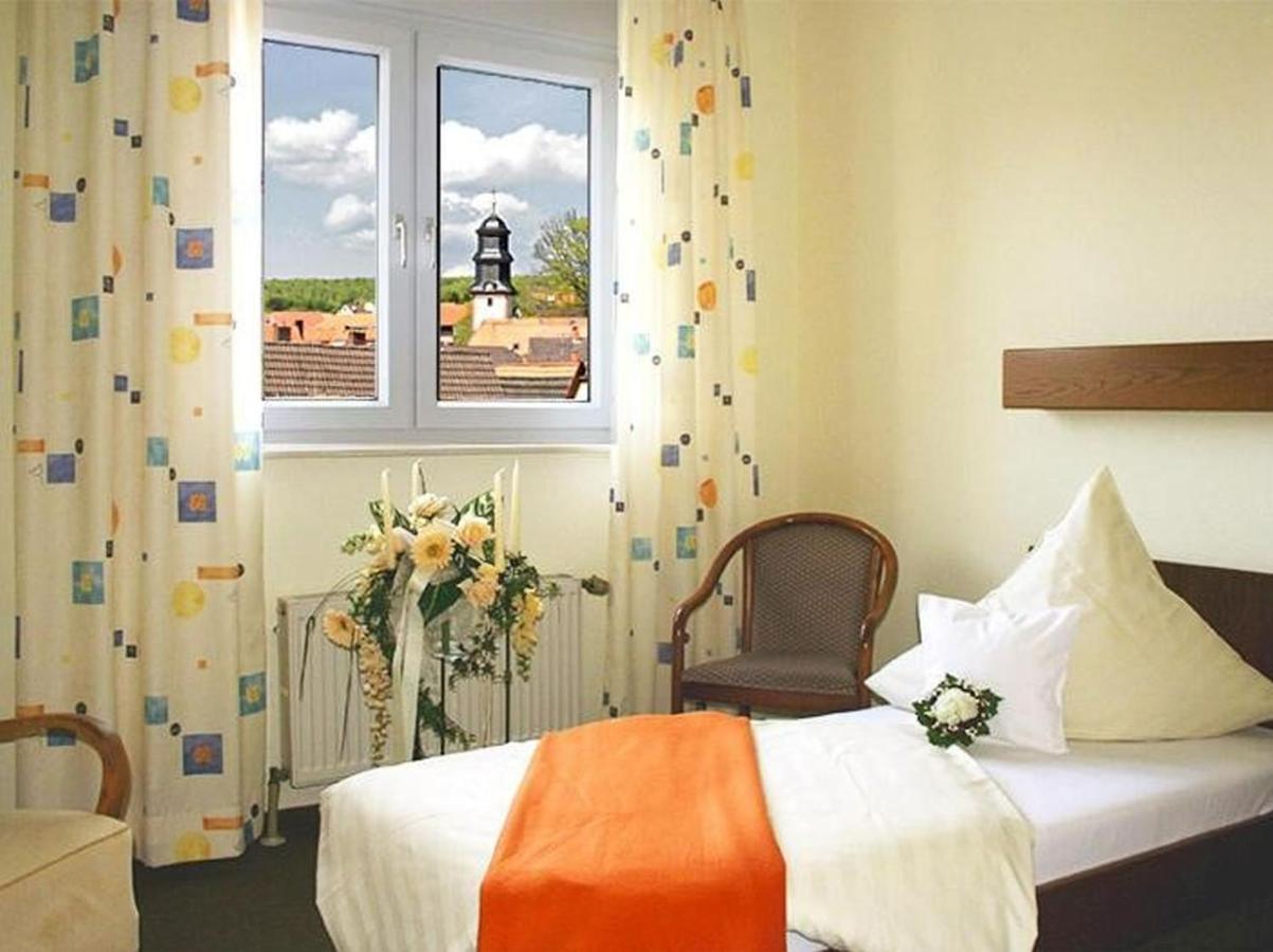 Hotel Zur Krone Ronneburg  Экстерьер фото