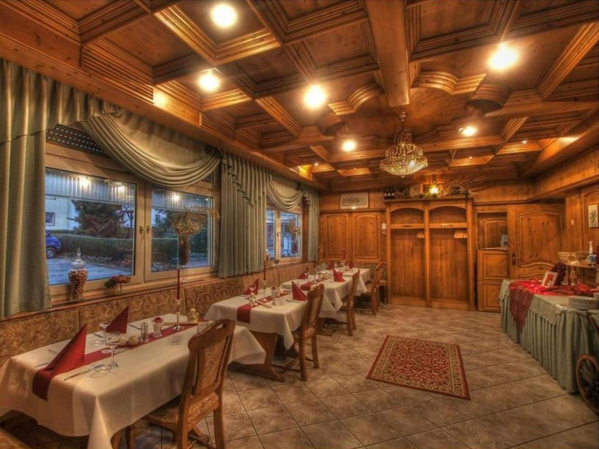 Hotel Zur Krone Ronneburg  Экстерьер фото