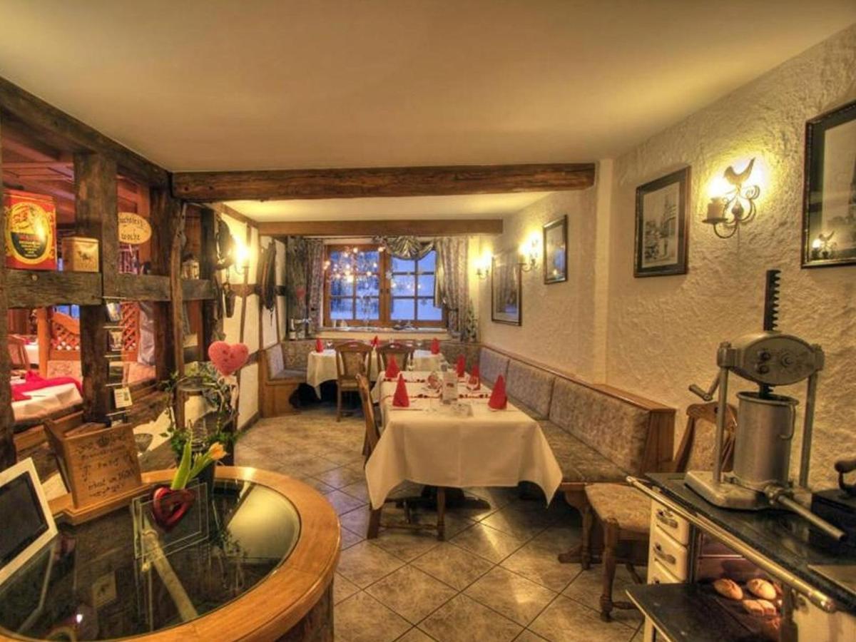 Hotel Zur Krone Ronneburg  Экстерьер фото